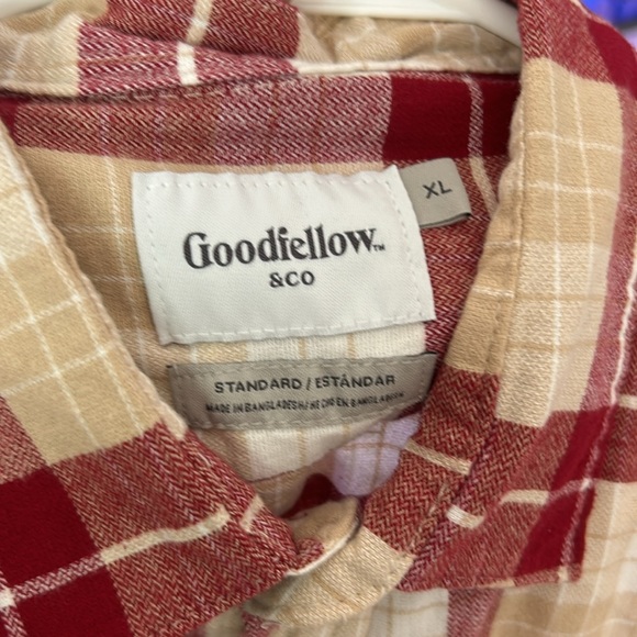 Red and tan men’s collar button down - Picture 3 of 3